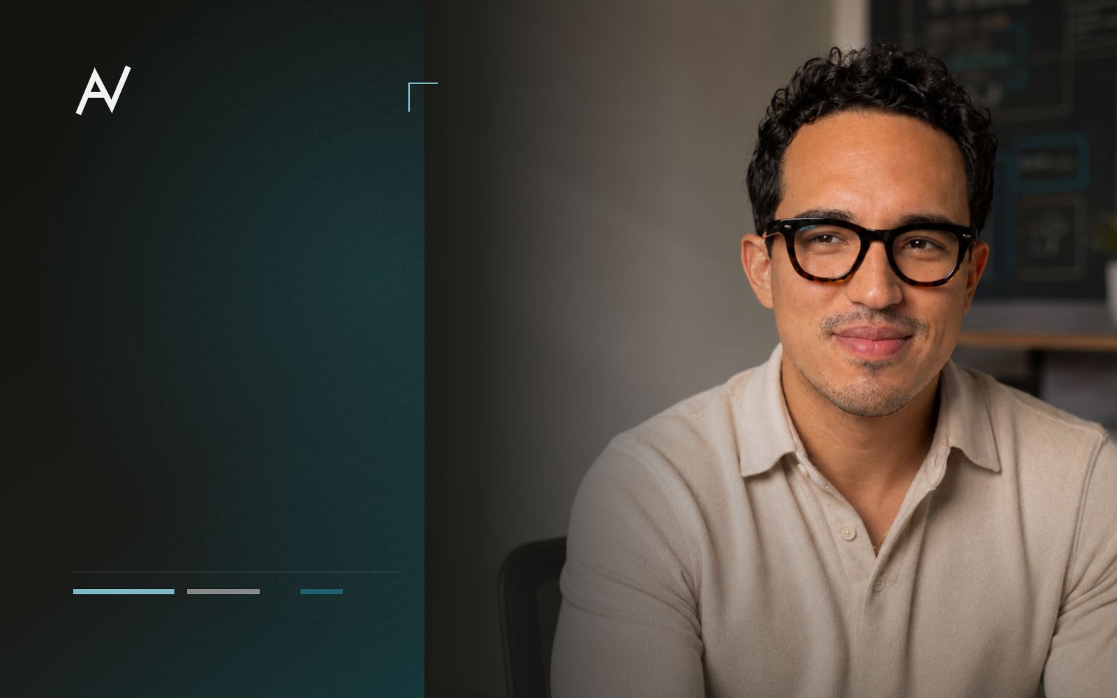 Retrato canónico de Arturo integrado en la gramática editorial de su sistema de marca
